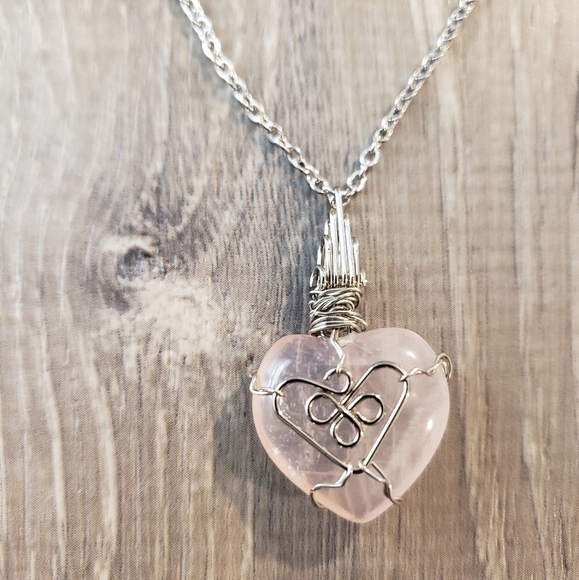 515- Pink Rose Quartz Heart Wire Wrapped Handmade NWT - Picture 1 of 4